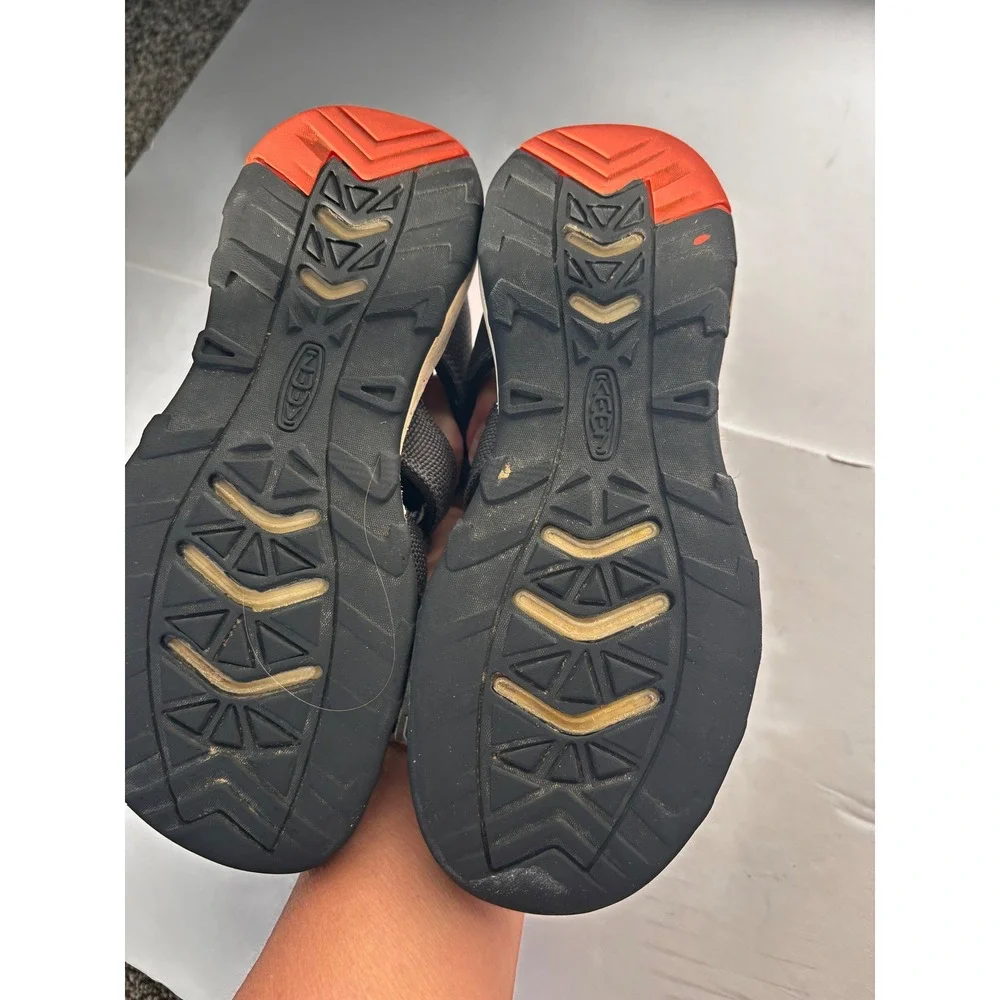 Keen Newport H2 Kids Sandals‎ Black Grey Red Bungee Strap Water Shoes Size 2